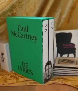 Recensie De Lyrics van Paul McCartney | Het magische verhaal